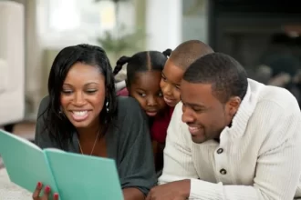 5 parenting tips to raise children in the digital age Five tips for parents raising kids in the digital age
