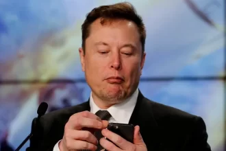 Musk feuds with Apple over Twitter advertising Musk feuds with Apple over Twitter advertising